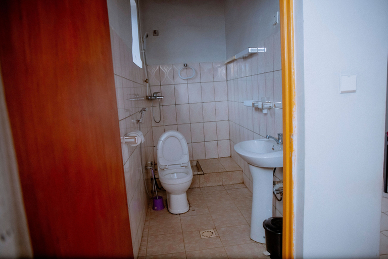 Bathroom 3, Skylight motel Kigali Rwanda, Kicukiro