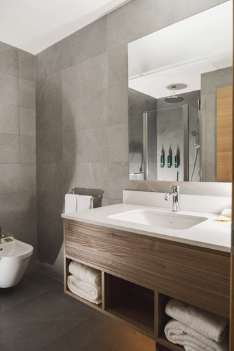 Bathroom 3, Hilton Garden Inn Padova City Centre, Padua