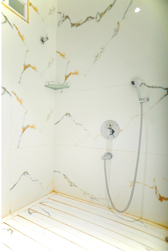 Bathroom 14