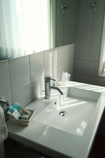Bathroom 4, Vittoria Hotel, Padua