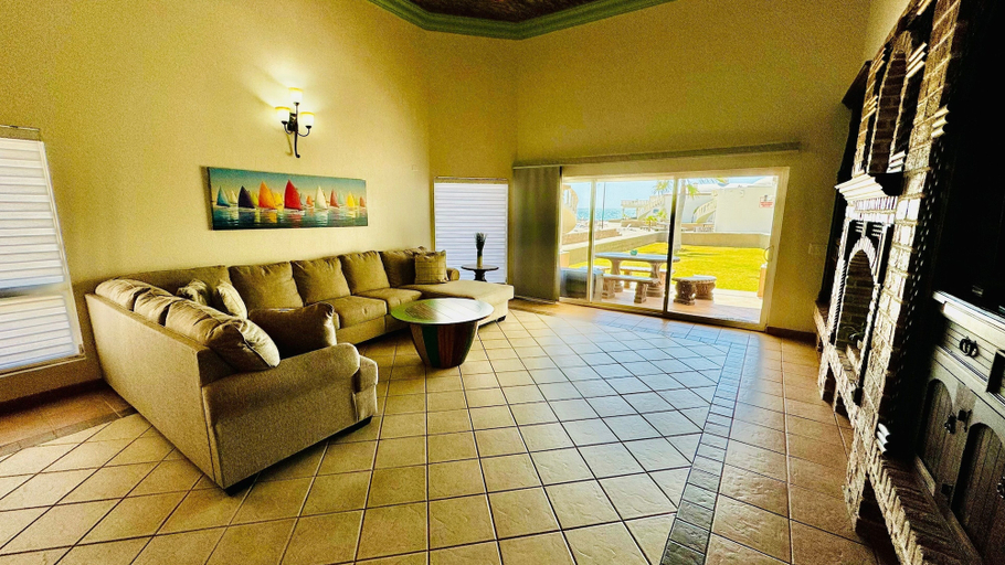 Living area 3, Stunning 4 Bedroom Beach Villa on Sandy Beach at Las Palmas Beachfront Resort V9 3 Villa by RedAwning, Puerto Peñasco