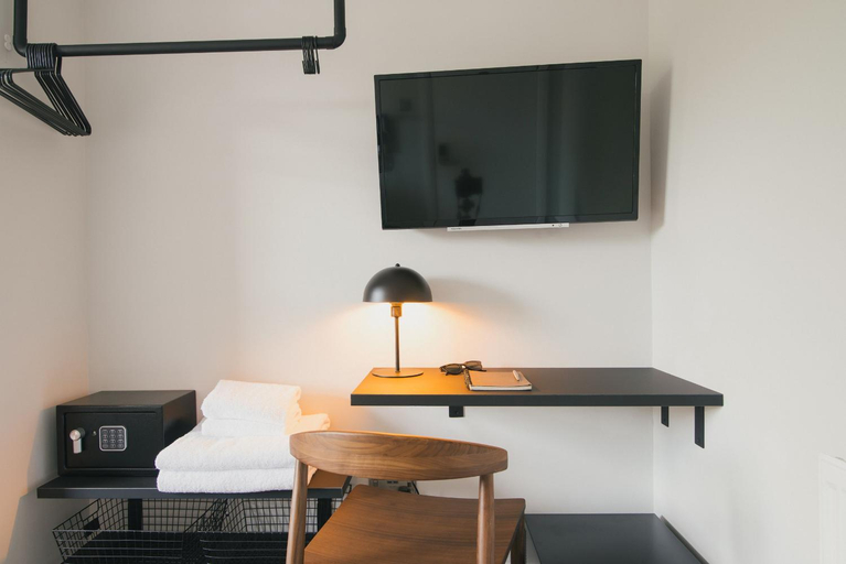 Others 5, D8 - Shoreditch, London