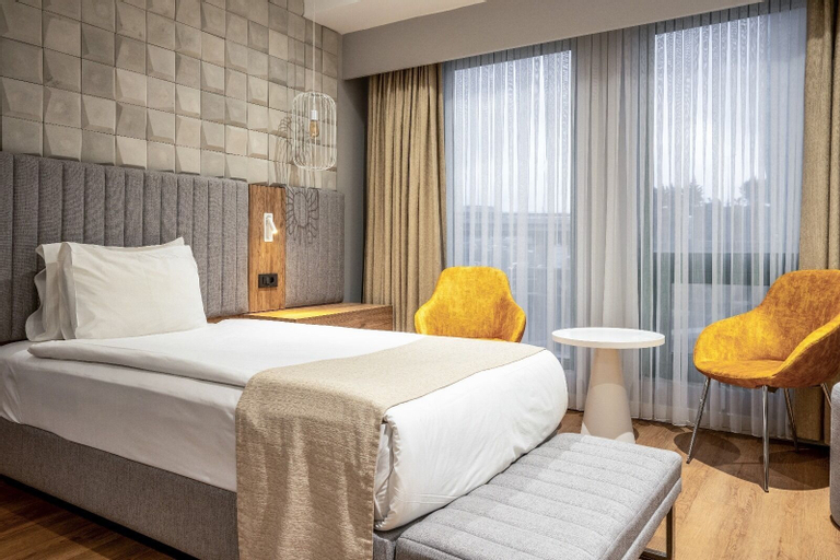 Bedroom 12