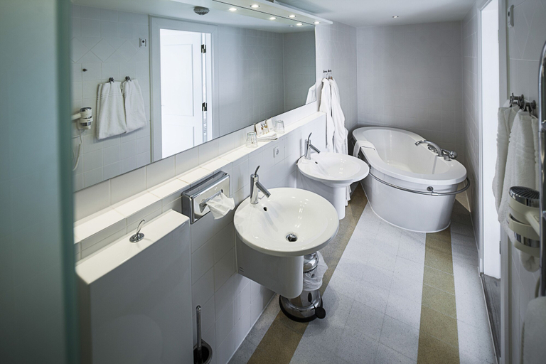 Bathroom 4, Molskroen, Syddjurs