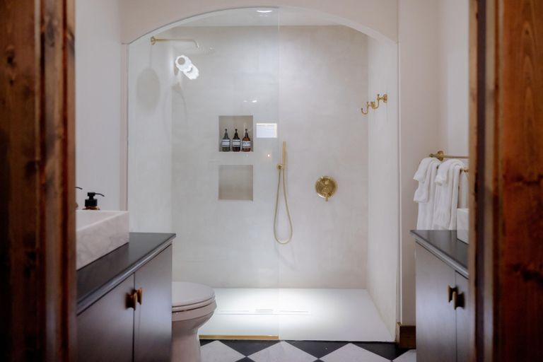 Bathroom 5, The Chandler Hotel, Jefferson