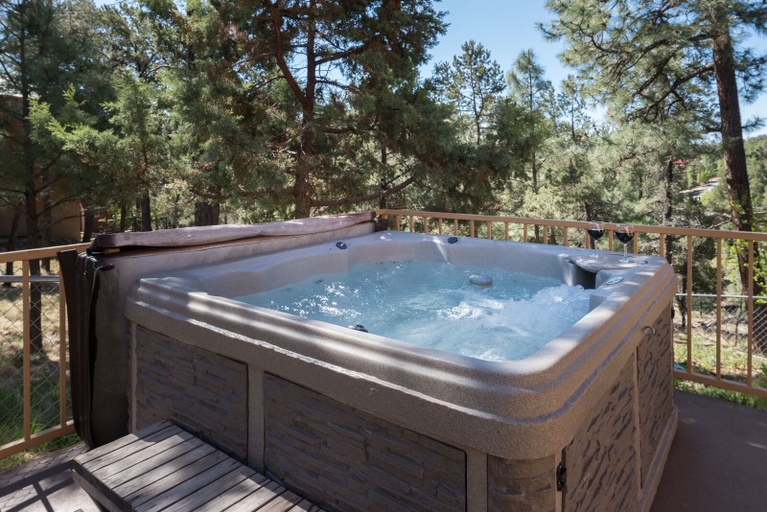 Sport & Beauty, 2 Sisters Mountain Home, Lincoln