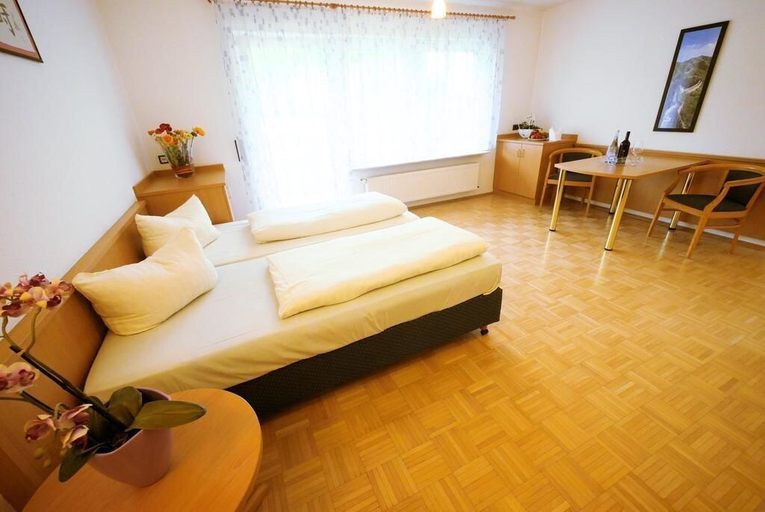 Room 2, Boardinghouse Hähn, Koblenz