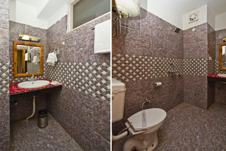 Bathroom, Goroomgo New Harmony Inn Manali, Kullu
