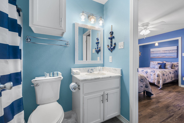 Bathroom 4, Wave on Wave - Pet Friendly, Nueces
