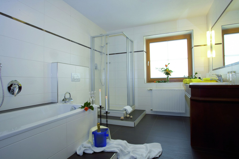 Bathroom 4, Alpenhotel Ernberg, Reutte