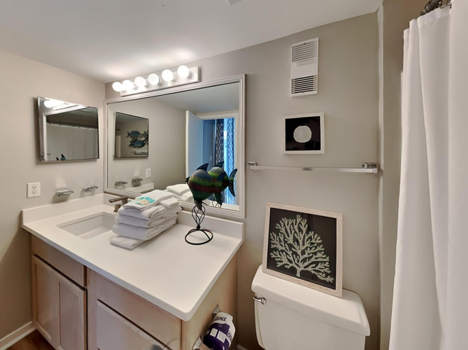 Bathroom 4, Starboard Village by Southern Vacation Rentals, Escambia