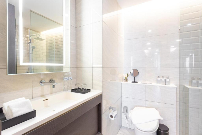 Bathroom 28