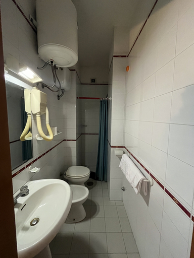 Bathroom 5, Hotel L'Approdo, Brindisi
