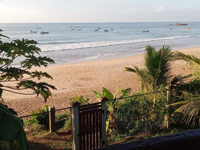Others 4, Himana Beach Rest, Matara Four Gravets