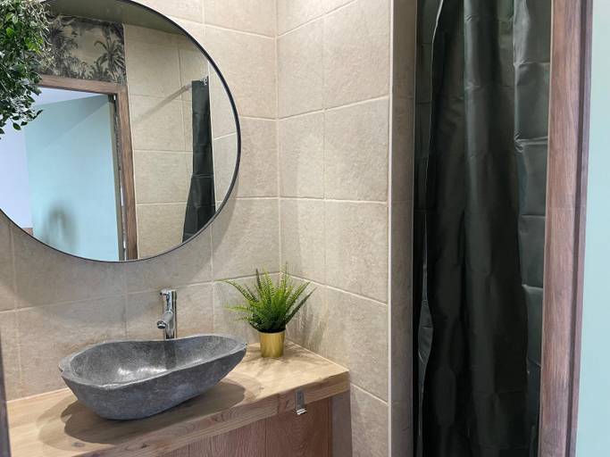 Bathroom 4, Domaine Chamarel, Gard