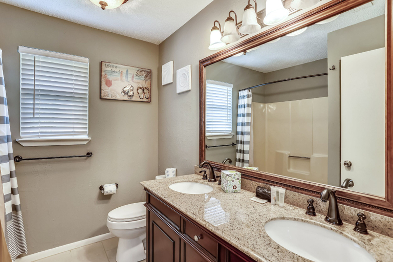 Bathroom 4, Dock Holiday, Galveston
