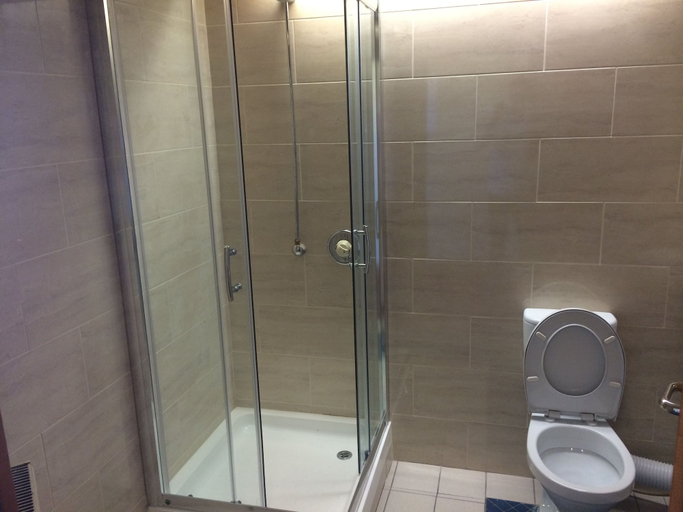 Bathroom 4, Abigails Hostel, Dublin