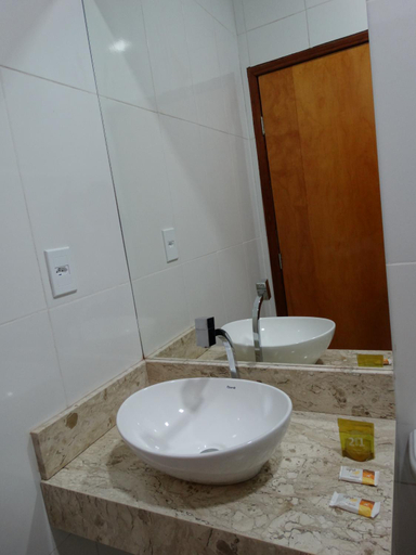 Bathroom 4, Hotel Sao Francisco, Piranhas