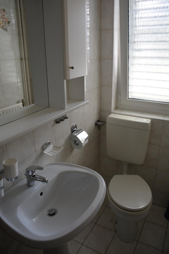 Bathroom 2, Apartmaji Samec, Izola
