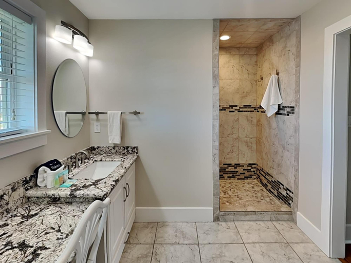 Bathroom 4, Beach and Bay View, Galveston