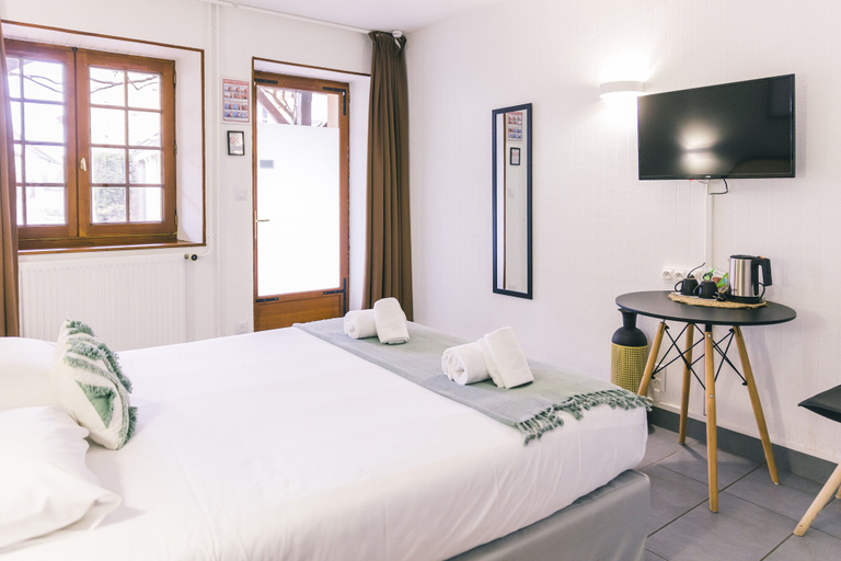 Bedroom 2, Le Soleil D'or, Yonne