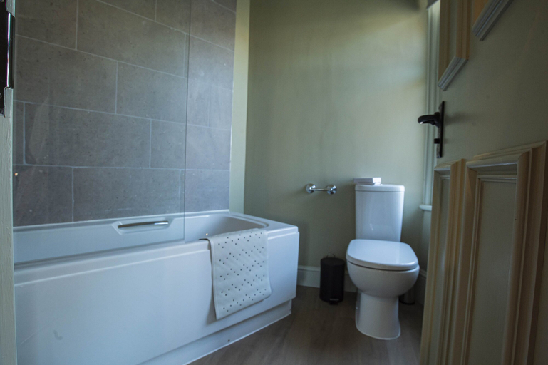 Bathroom 3, Kings Arms Hotel, Essex