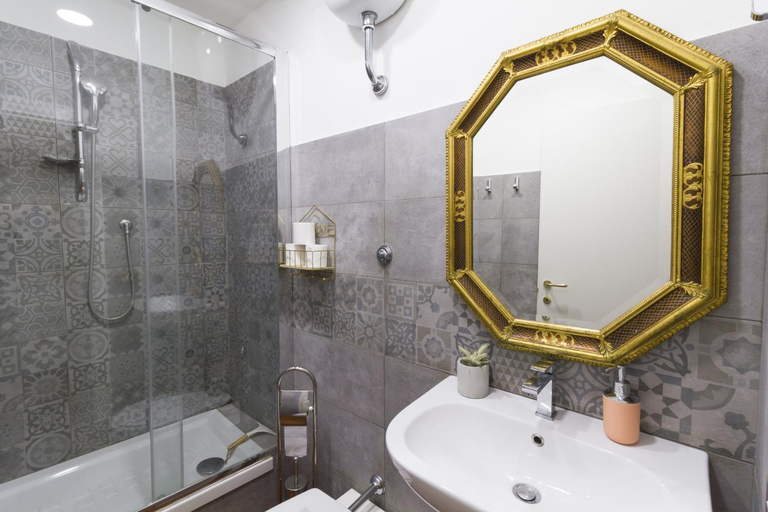 Others 5, RealPartenope B&B 284, Napoli