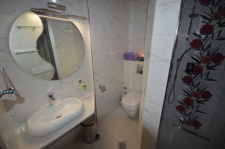 Bathroom 3, Villa Maki