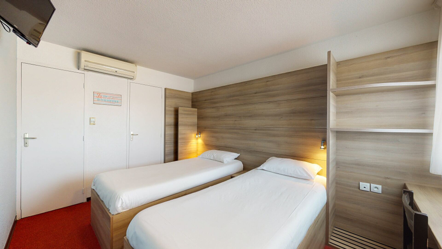 Bedroom 2, Ever Route 64 Brit Hotel Tarbes Ibos, Hautes-Pyrénées