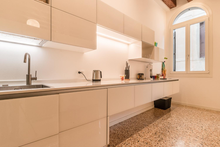 Others 5, Gallery House, Venezia