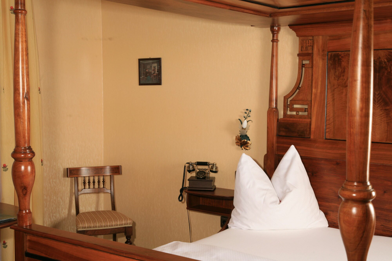 Bedroom 3, Glocke Weingut und Hotel, Ansbach