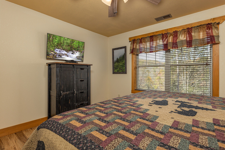 Bedroom 2, Sweet Baby James, Sevier