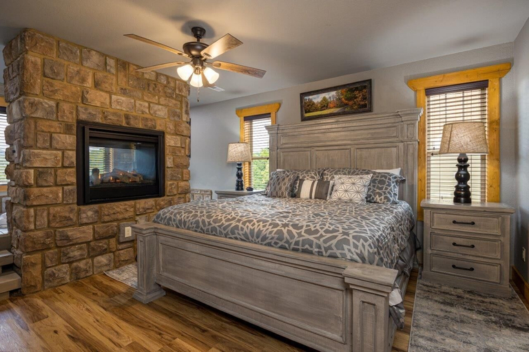 Bedroom 2, Tri Star Lodge, Sevier
