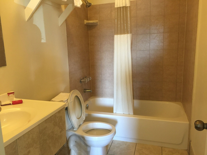 Bathroom 5, Coastal Motel, Onslow