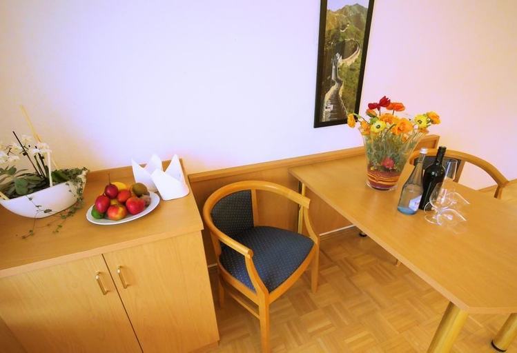 In-room dining 4, Boardinghouse Hähn, Koblenz