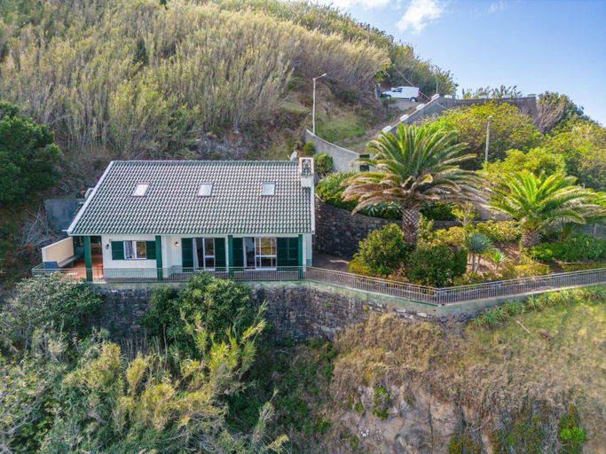 Room 4, Green Valley by Homie, Porto Moniz
