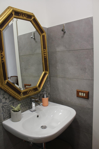 Bathroom 2, RealPartenope B&B 284, Napoli