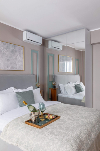 Bedroom 2, Sublime Minty Green 1BR on the Park, Municipiul Bucuresti