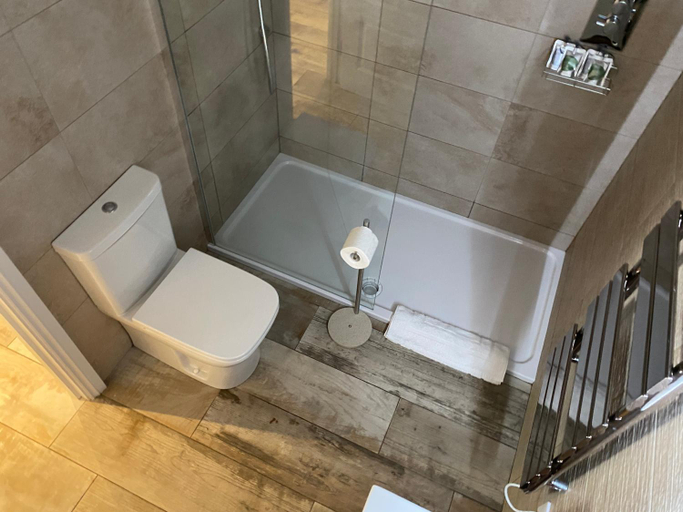 Others 5, The View, Luxury studio, Derbyshire