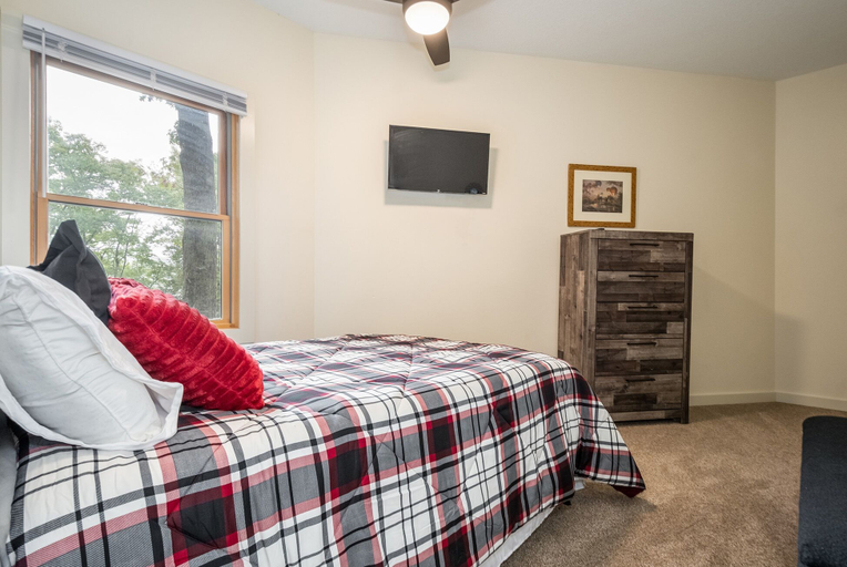 Bedroom 2, Whistling Oaks, Garrett