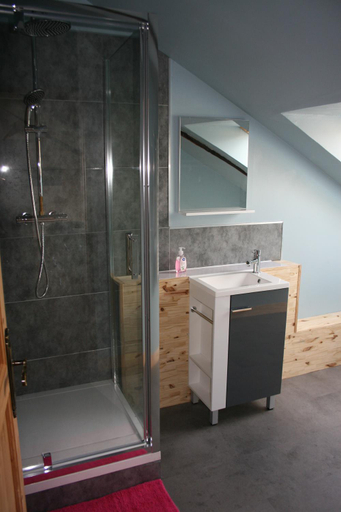 Shower, Kercapitaine, Finistère