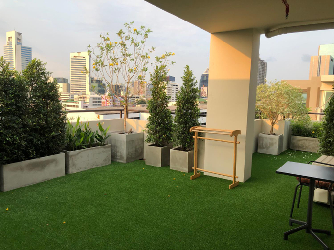 Exterior & Views 18