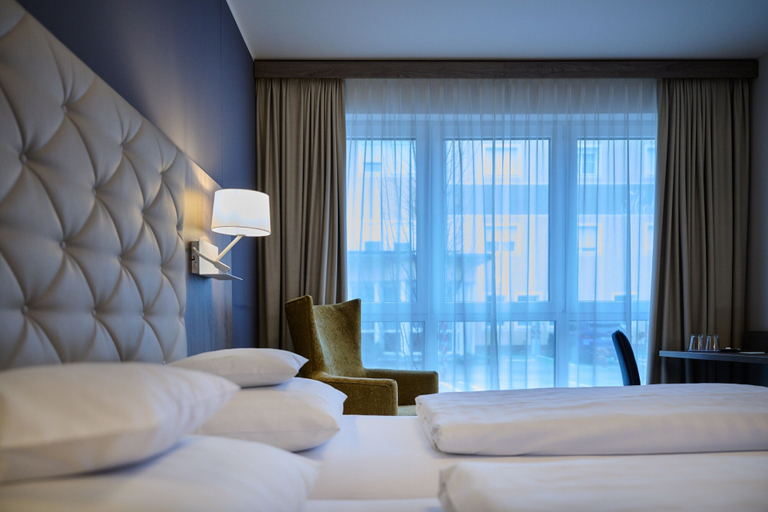 Bedroom 2, Hotel am See, Regensburg