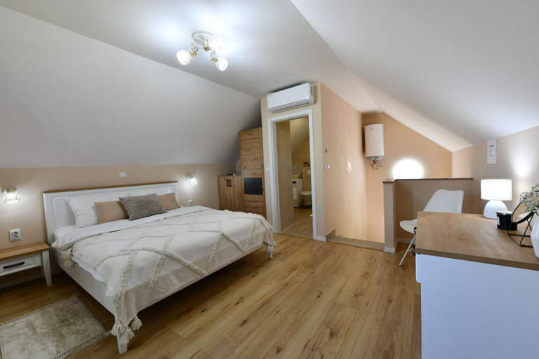 Bedroom 2, Green Linden, Rakovica