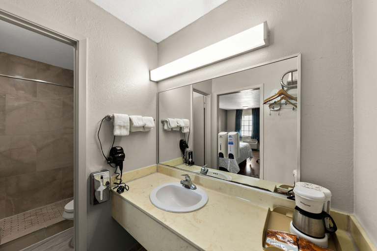Bathroom 5, Americas Best Value Inn Bonham, Fannin