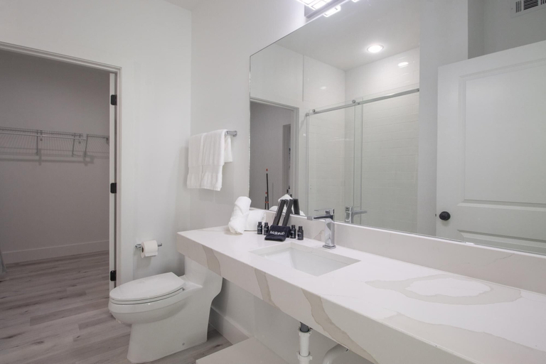 Bathroom 4, Handsboro Pointe Condo & Suites, Harrison