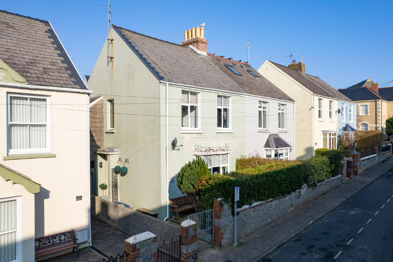 Others 2, Sunbury Villa - Close to Town and Beaches, Pembrokeshire