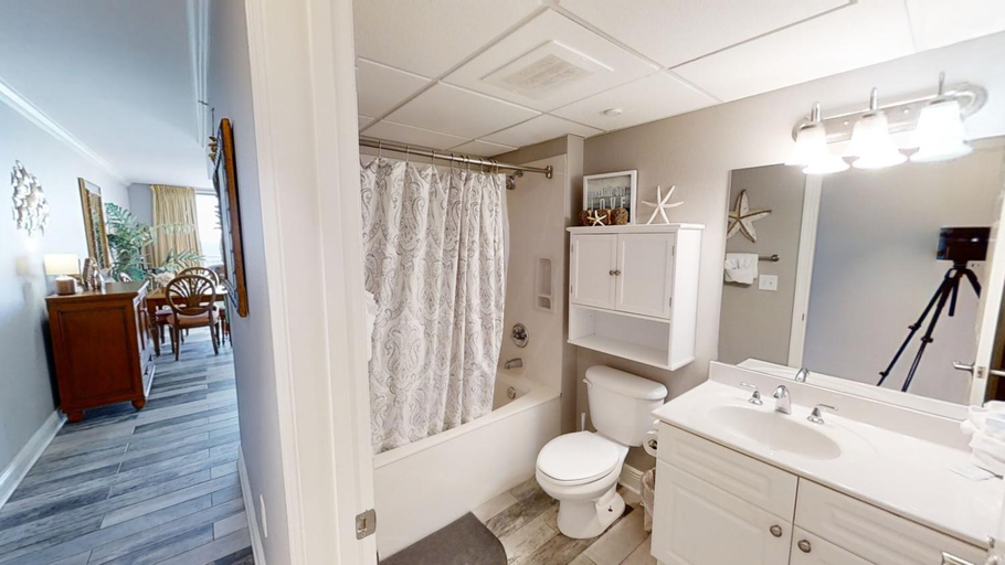 Bathroom 3, Emerald Beach 1327, Bay