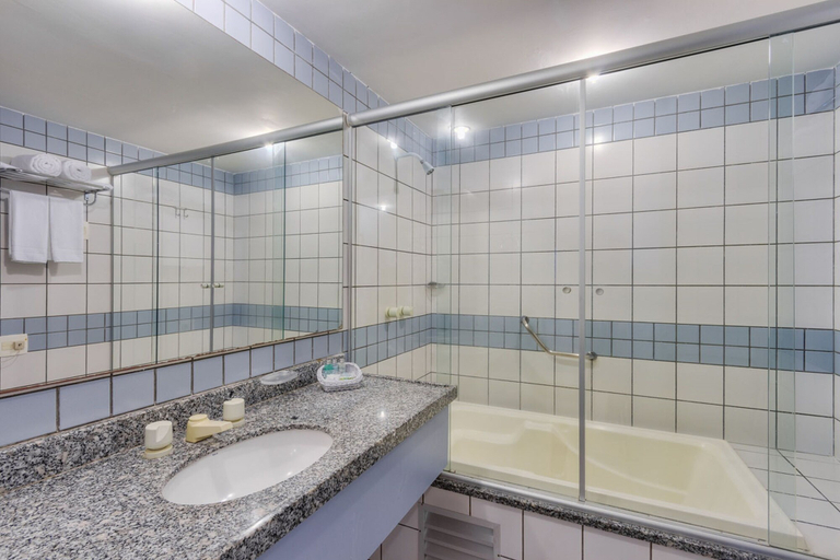 Bathroom 5, Iate Plaza Hotel, Fortaleza