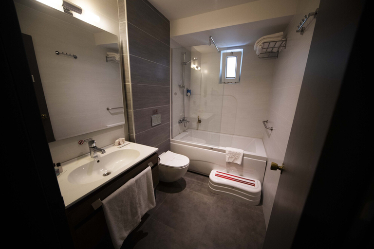 Bathroom 5, Herakles Thermal Hotel, Akköy